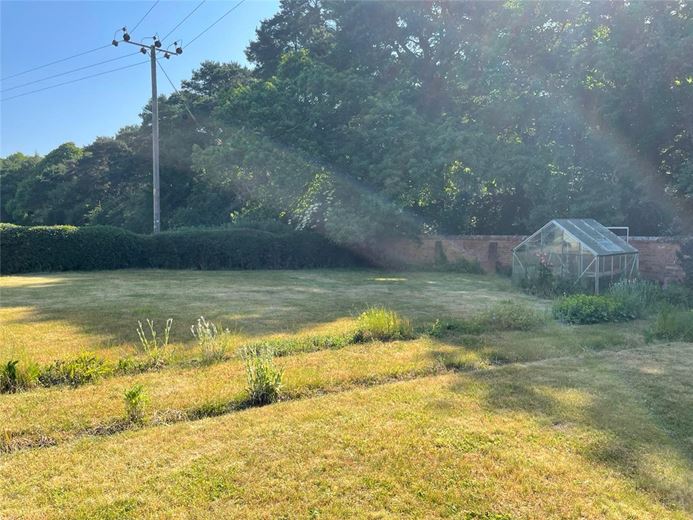 3 bedroom house, Tingrith Road, Eversholt MK17 - Available