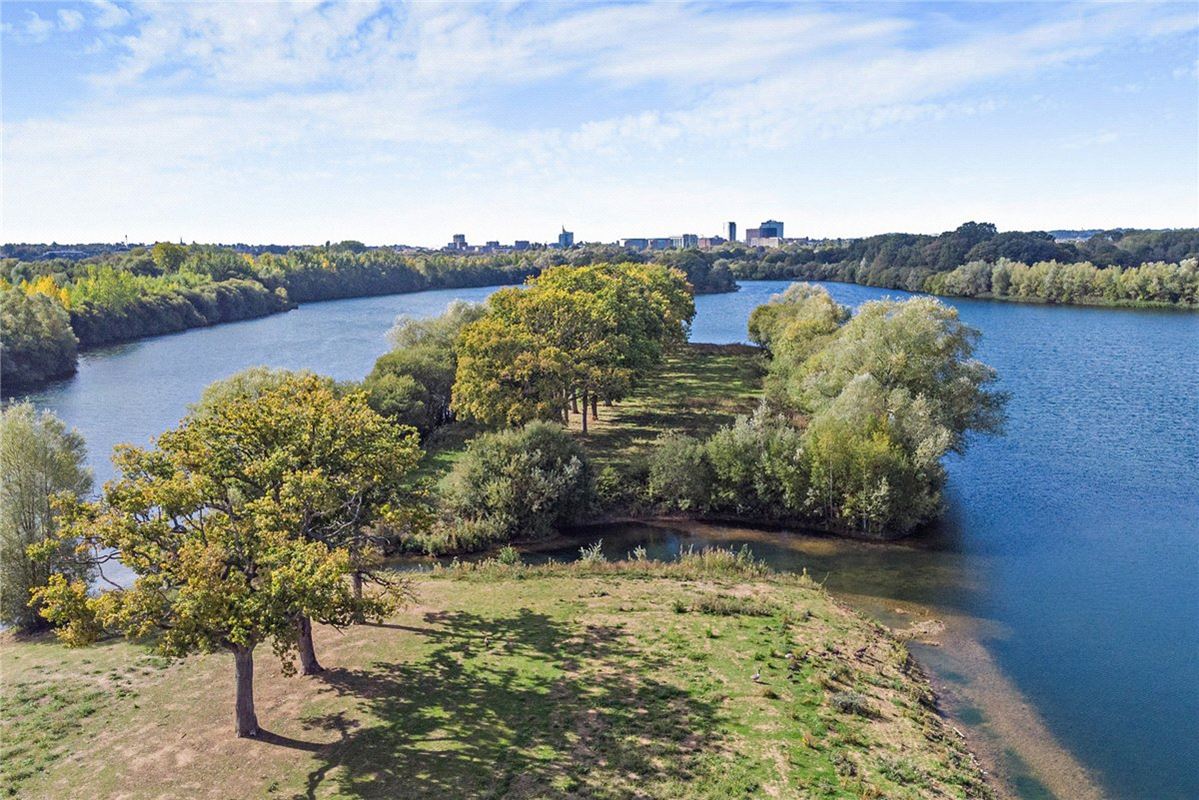 411 acres Land, Henley Road, Caversham RG4 - Available