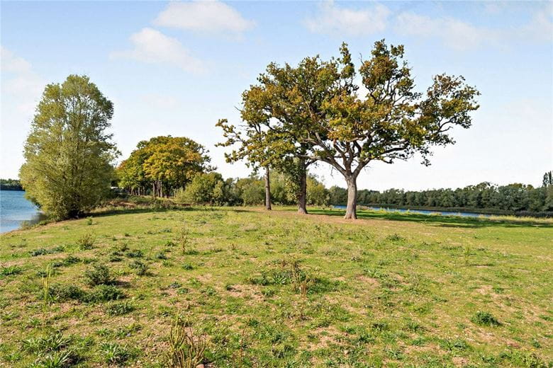 411 acres Land, Henley Road, Caversham RG4 - Available
