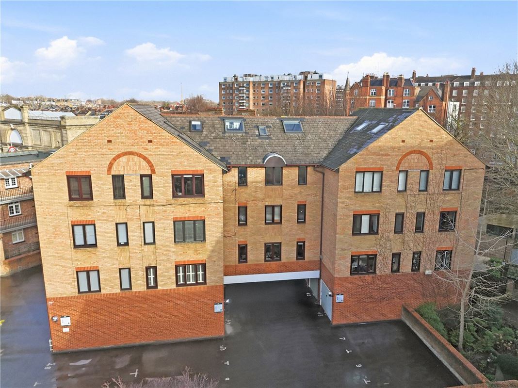 1 bedroom flat, Ranelagh Gardens, London SW6 - Available