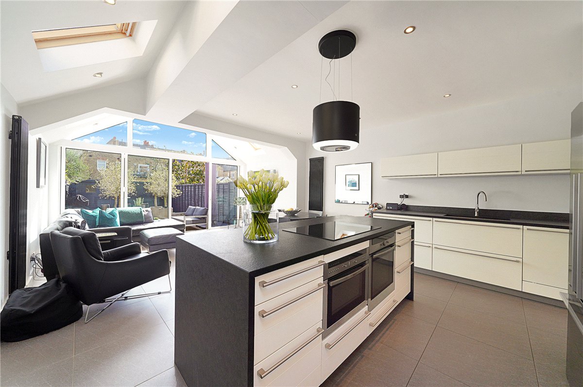 4 bedroom house, Kenyon Street, London SW6 - Available