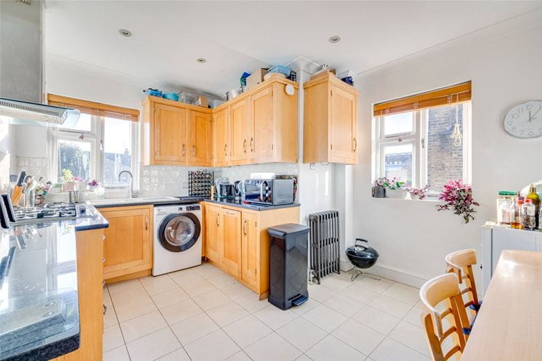 3 bedroom flat, Harbord Street, London SW6 - Let Agreed