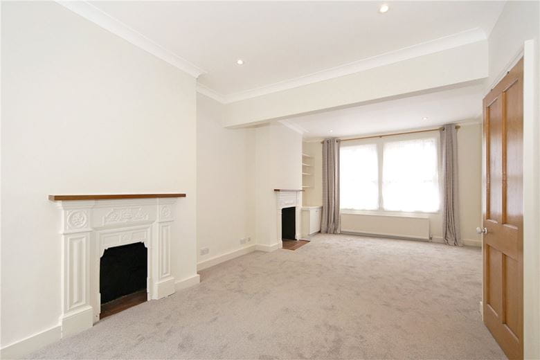 3 bedroom house, Holyport Road, London SW6 - Available