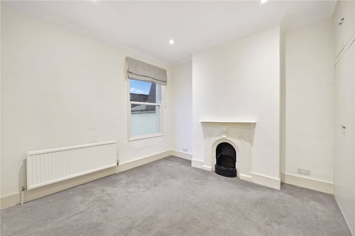 3 bedroom house, Holyport Road, London SW6 - Available