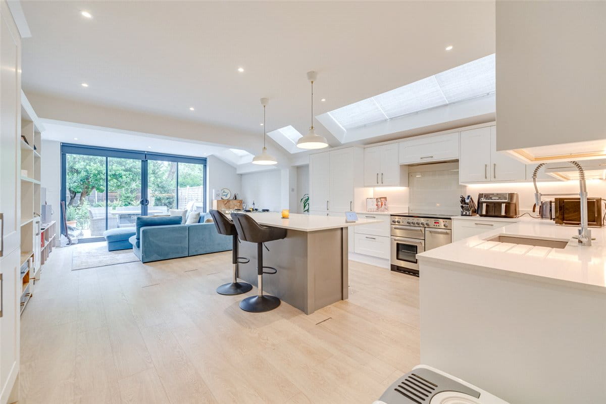 2 bedroom flat, Niton Street, Bishops Park SW6