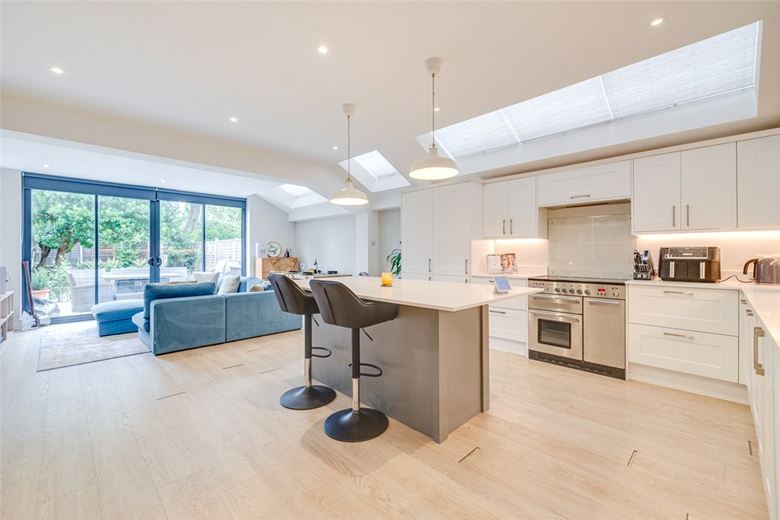 2 bedroom flat, Niton Street, Bishops Park SW6