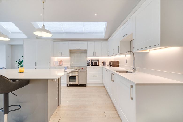 2 bedroom flat, Niton Street, Bishops Park SW6