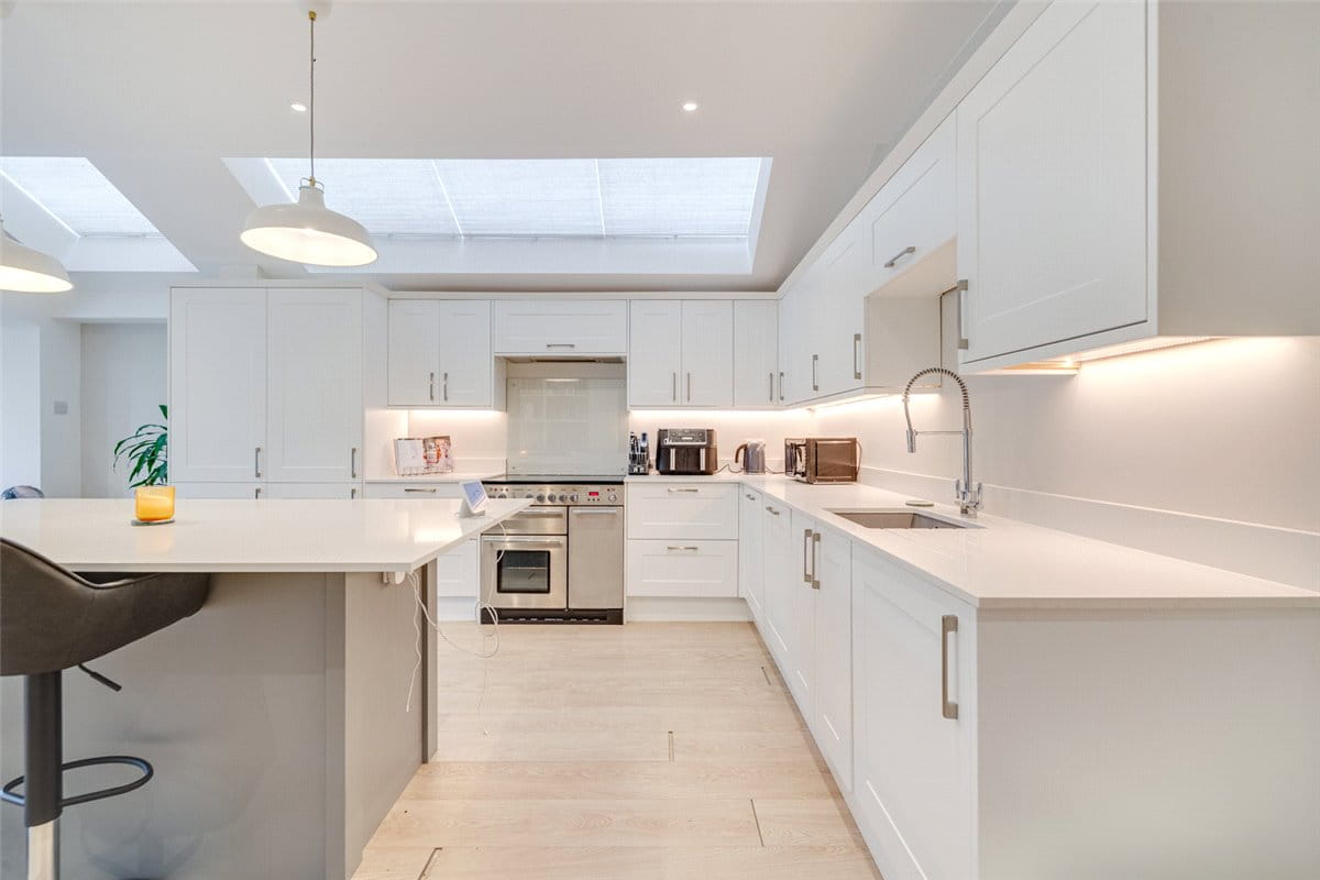 2 bedroom flat, Niton Street, Bishops Park SW6