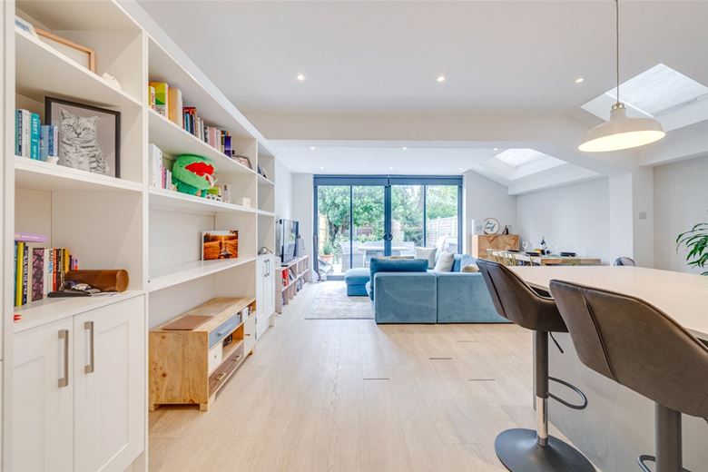 2 bedroom flat, Niton Street, Bishops Park SW6