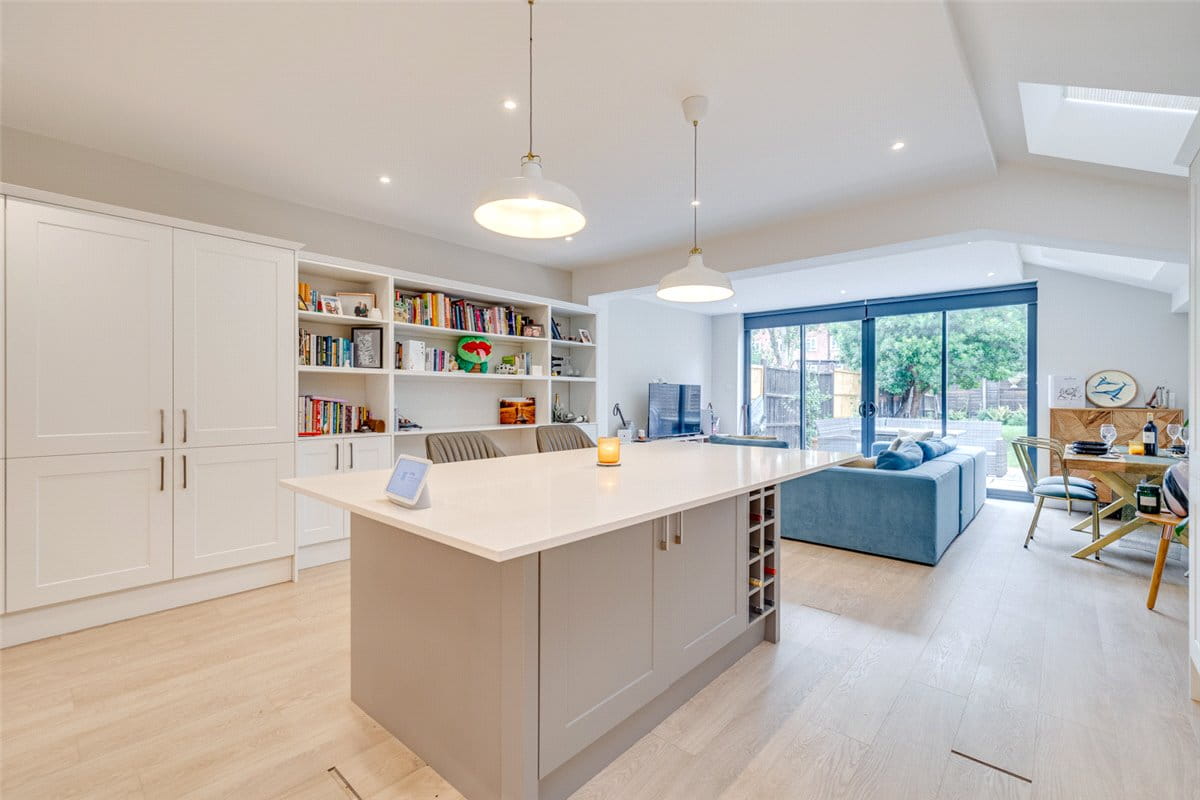 2 bedroom flat, Niton Street, Bishops Park SW6