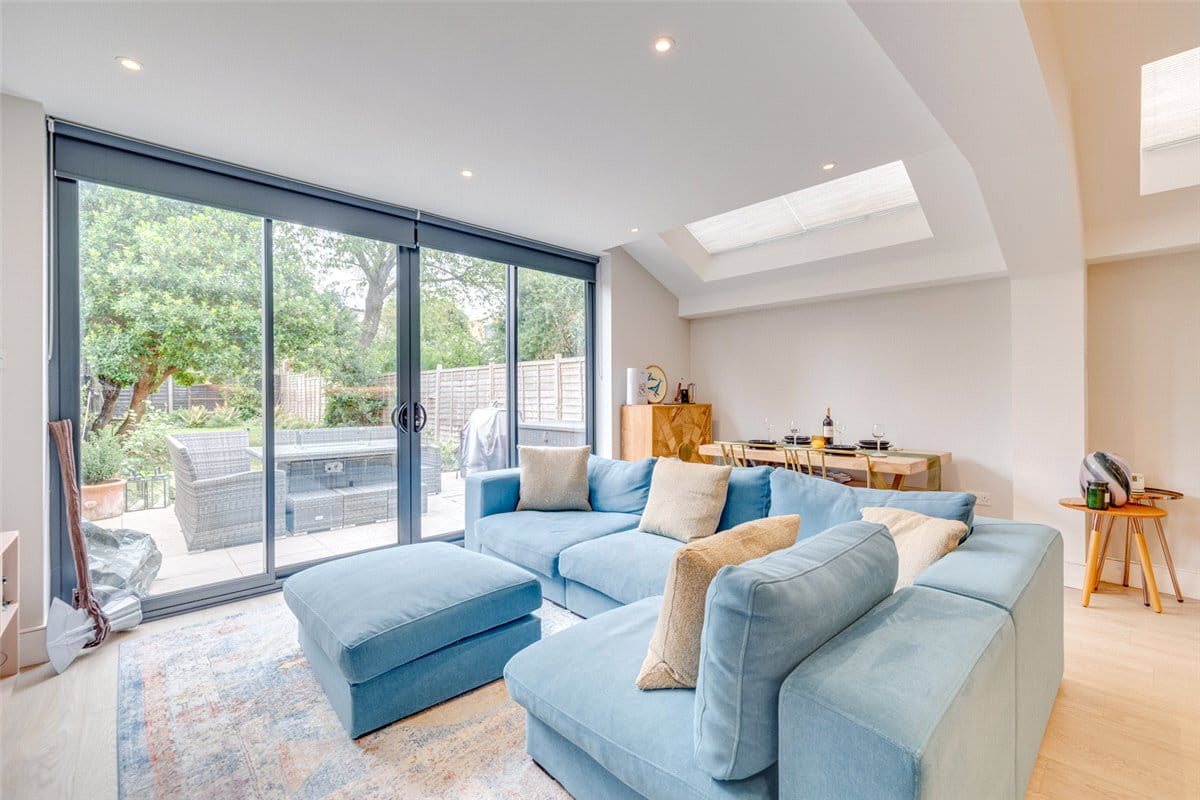 2 bedroom flat, Niton Street, Bishops Park SW6