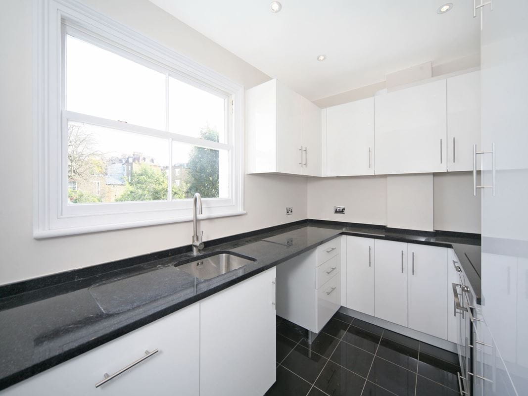 1 bedroom flat, Dorncliffe Road, London SW6 - Available