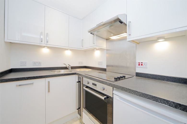 1 bedroom flat, Crookham Road, London SW6 - Let Agreed