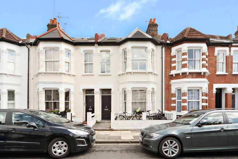 2 bedroom flat, Firth Gardens, London SW6 - Let Agreed
