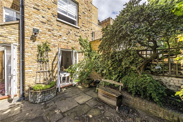 1 bedroom flat, Bishops Road, London SW6 - Available