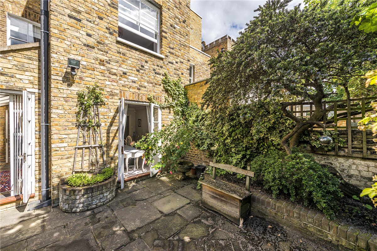 1 bedroom flat, Bishops Road, London SW6 - Available