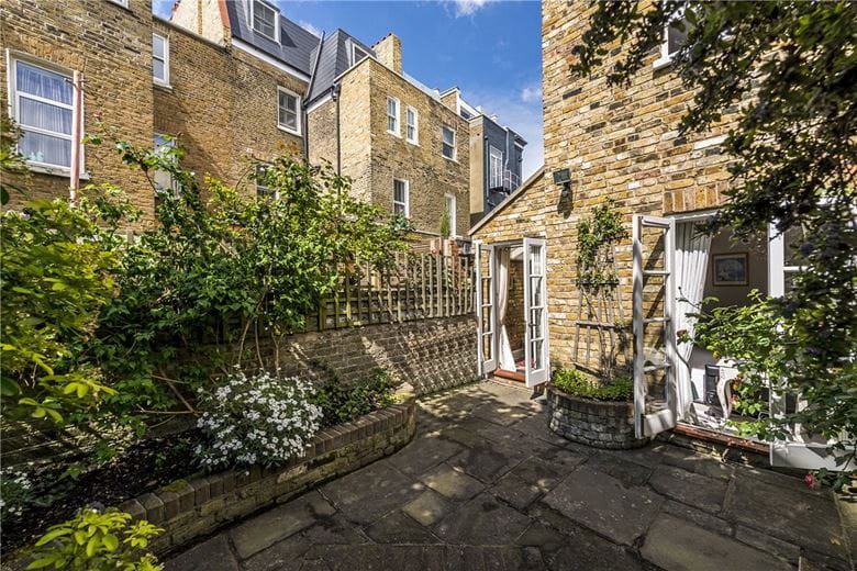 1 bedroom flat, Bishops Road, London SW6 - Available