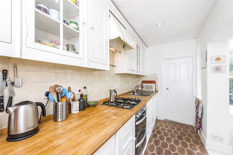2 bedroom flat, Hestercombe Avenue, London SW6 - Let Agreed