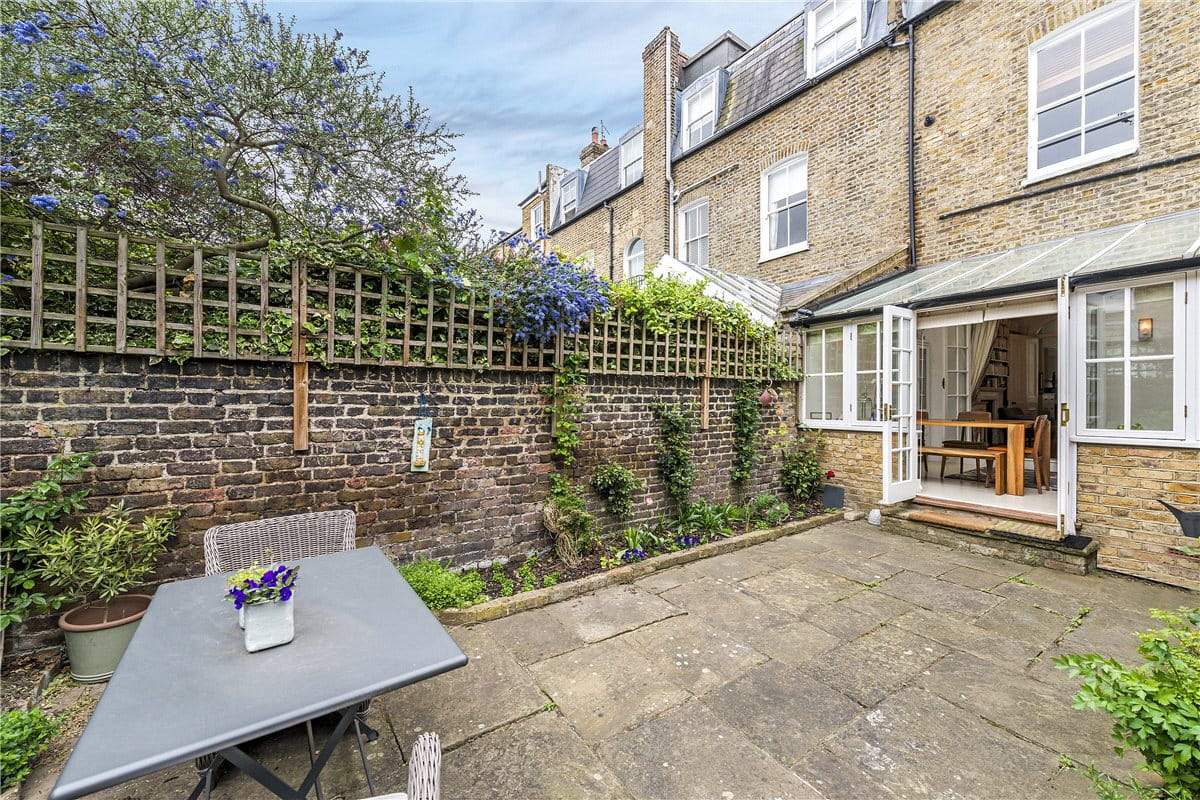 2 bedroom flat, Hestercombe Avenue, London SW6 - Let Agreed