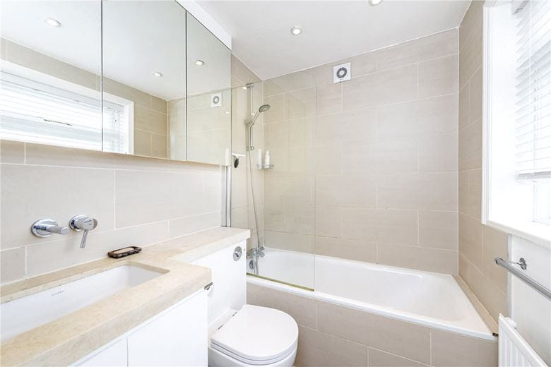 2 bedroom flat, Hestercombe Avenue, London SW6 - Let Agreed