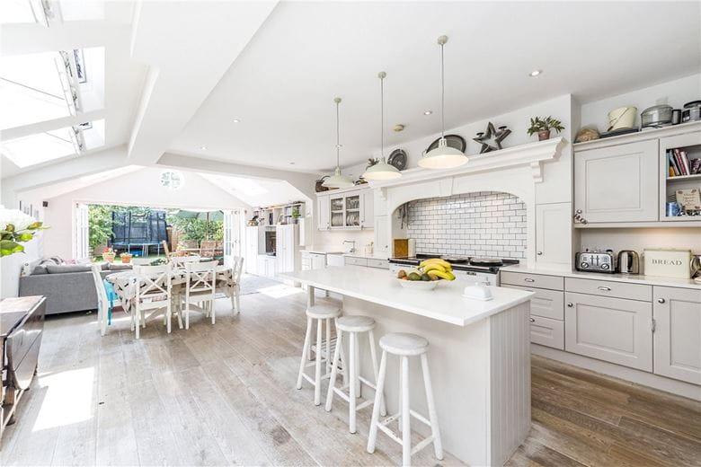 5 bedroom house, Langthorne Street, London SW6 - Let Agreed