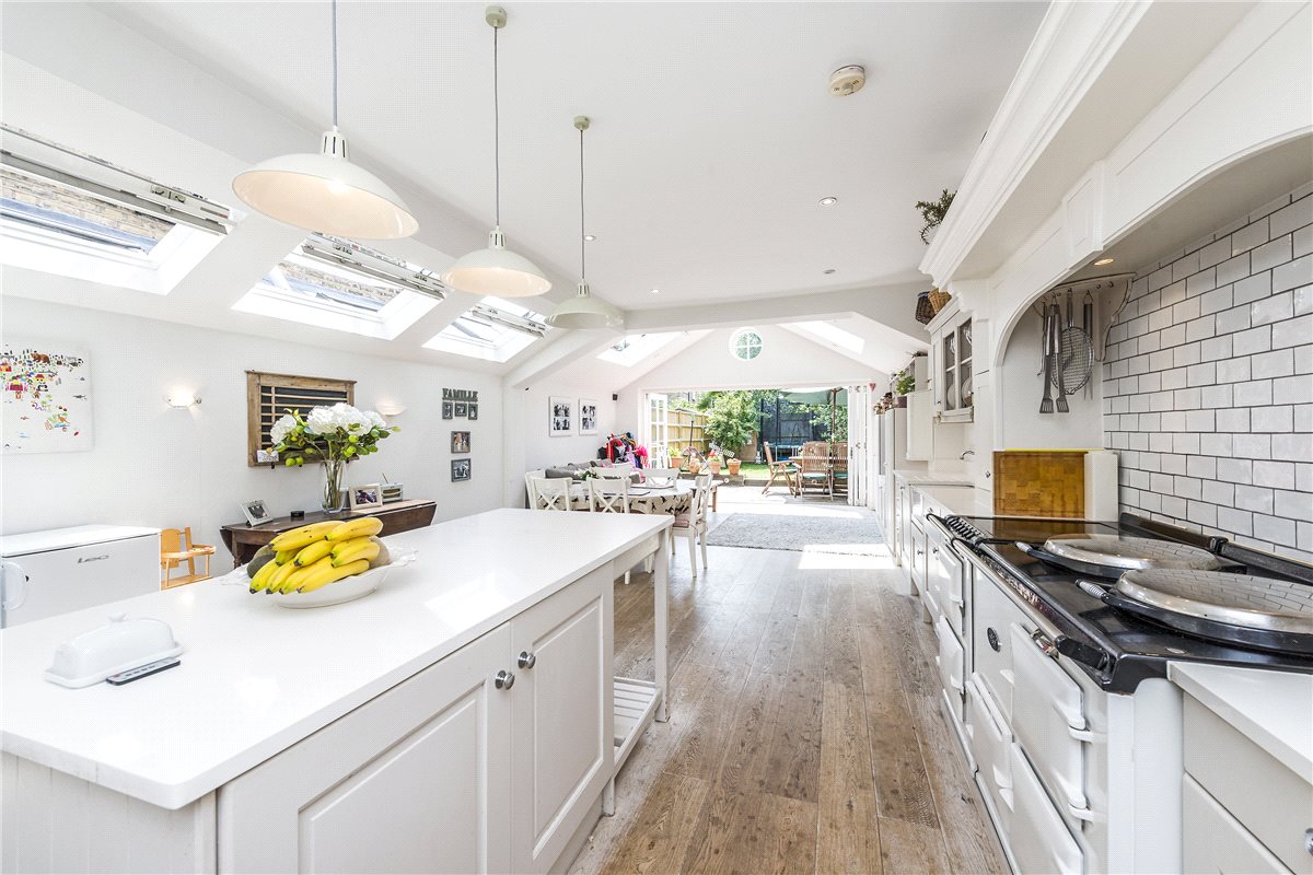 5 bedroom house, Langthorne Street, London SW6 - Let Agreed