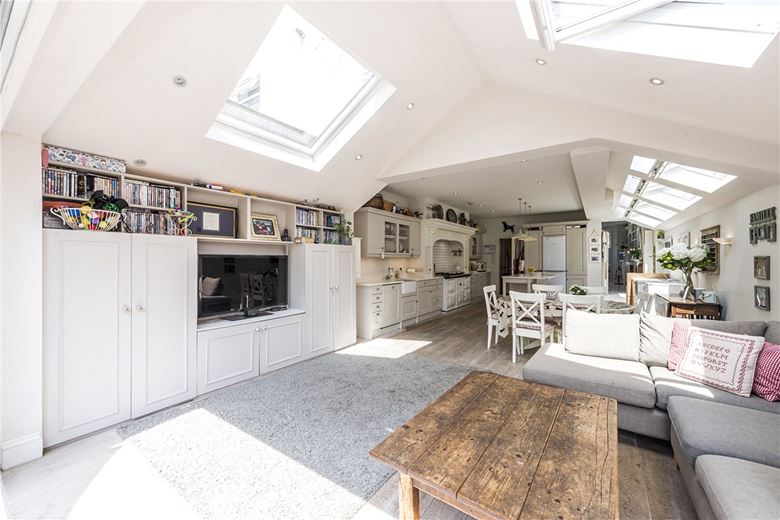 5 bedroom house, Langthorne Street, London SW6 - Let Agreed
