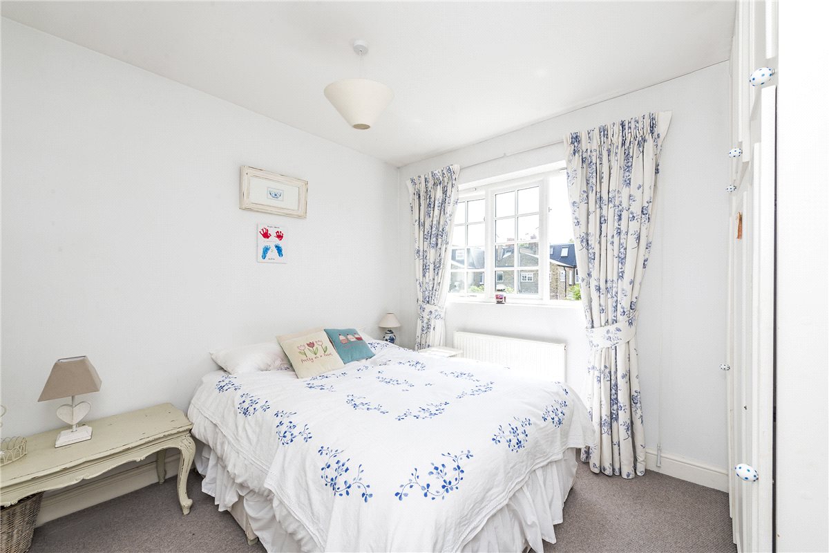 5 bedroom house, Langthorne Street, London SW6 - Let Agreed
