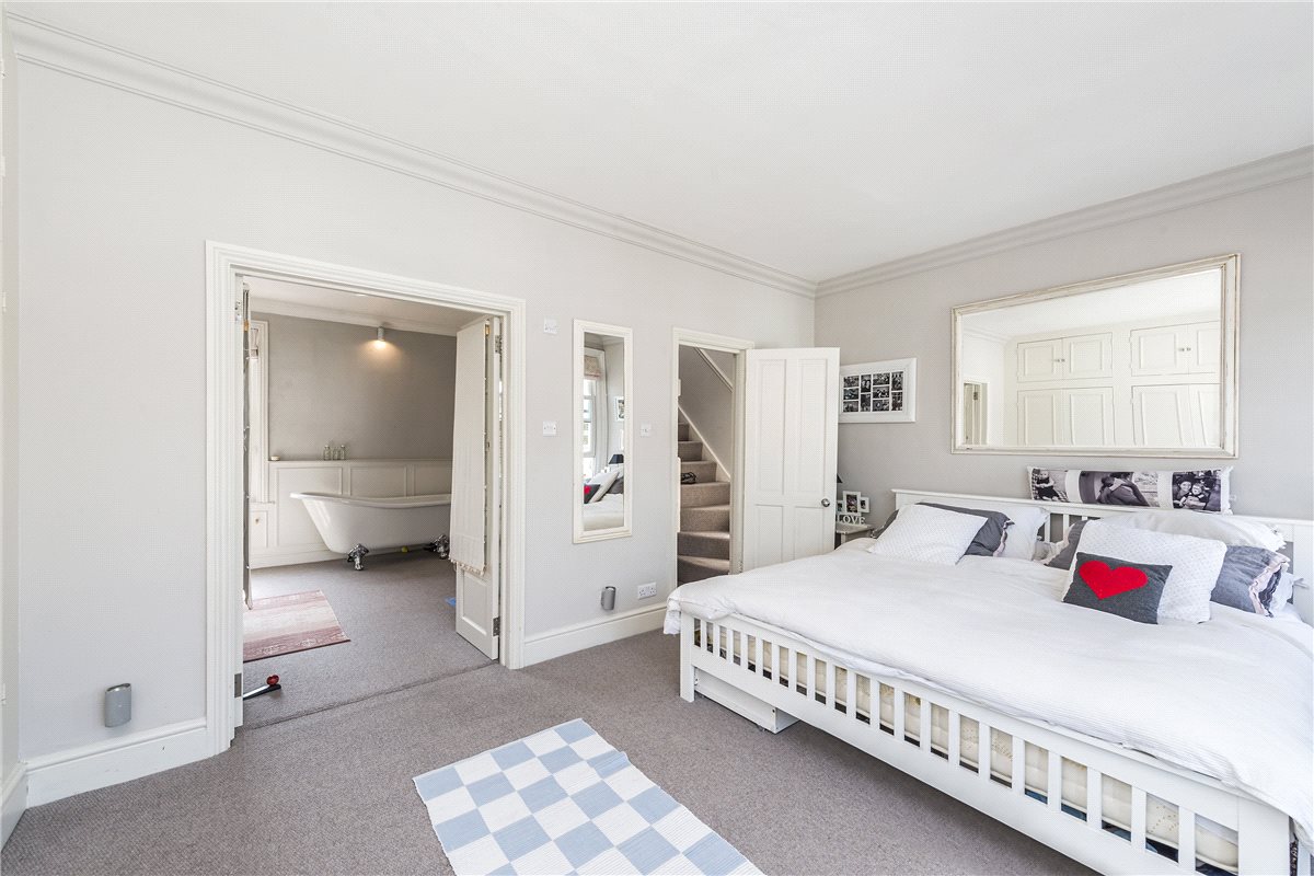 5 bedroom house, Langthorne Street, London SW6 - Let Agreed
