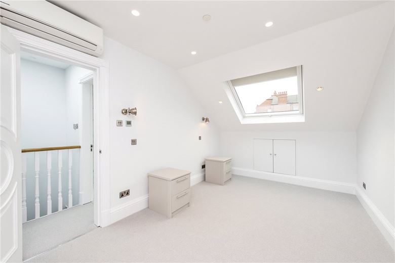 5 bedroom house, Kimbell Gardens, London SW6 - Available