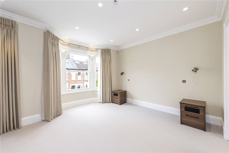 5 bedroom house, Kimbell Gardens, London SW6 - Available