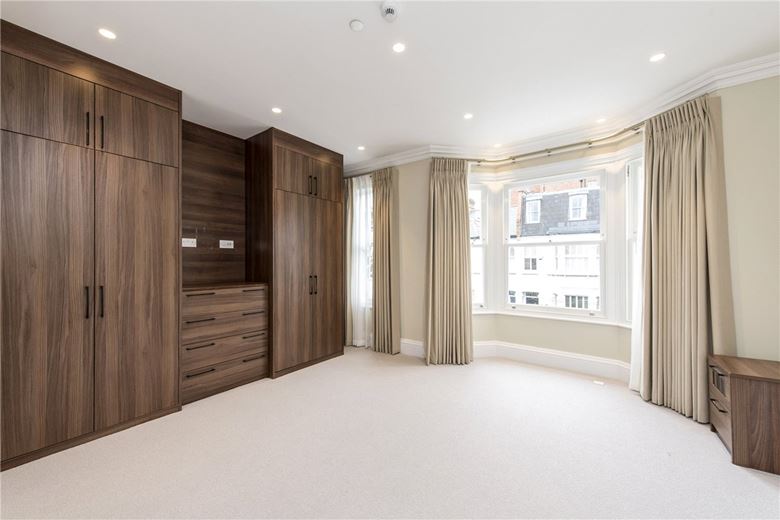 5 bedroom house, Kimbell Gardens, London SW6 - Available