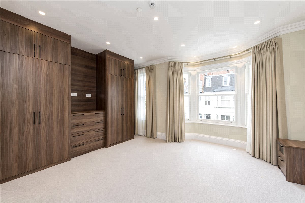 5 bedroom house, Kimbell Gardens, London SW6 - Available