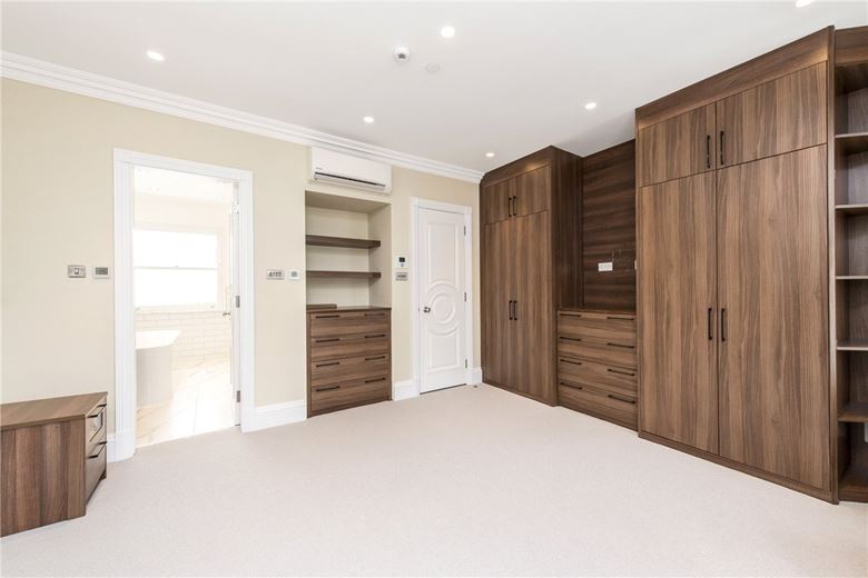 5 bedroom house, Kimbell Gardens, London SW6 - Available