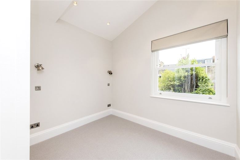 5 bedroom house, Kimbell Gardens, London SW6 - Available