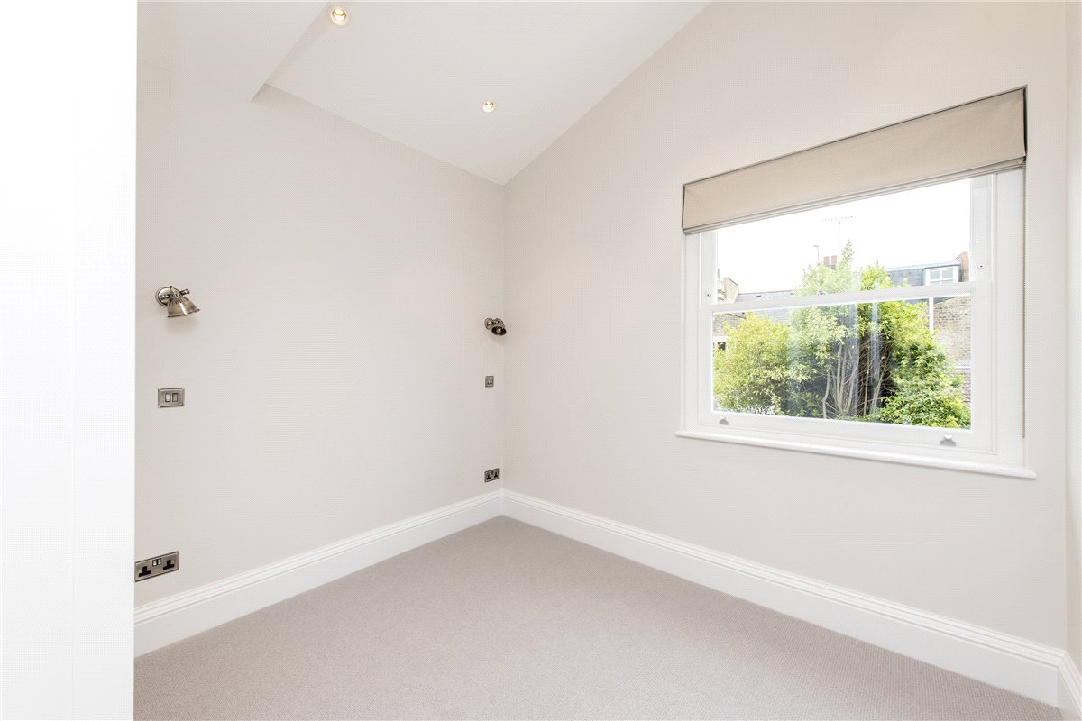5 bedroom house, Kimbell Gardens, London SW6 - Available