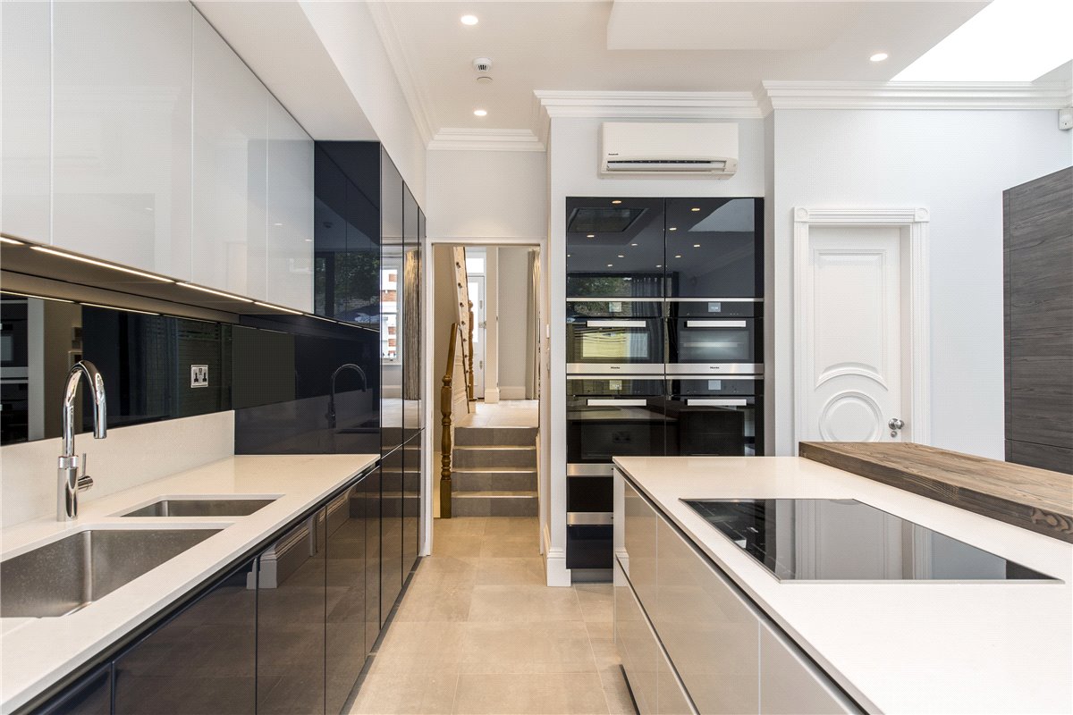 5 bedroom house, Kimbell Gardens, London SW6 - Available