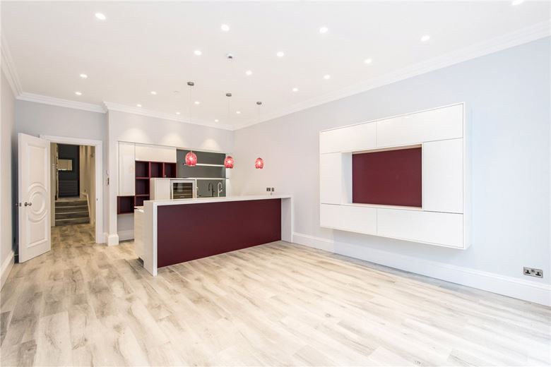 5 bedroom house, Kimbell Gardens, London SW6 - Available