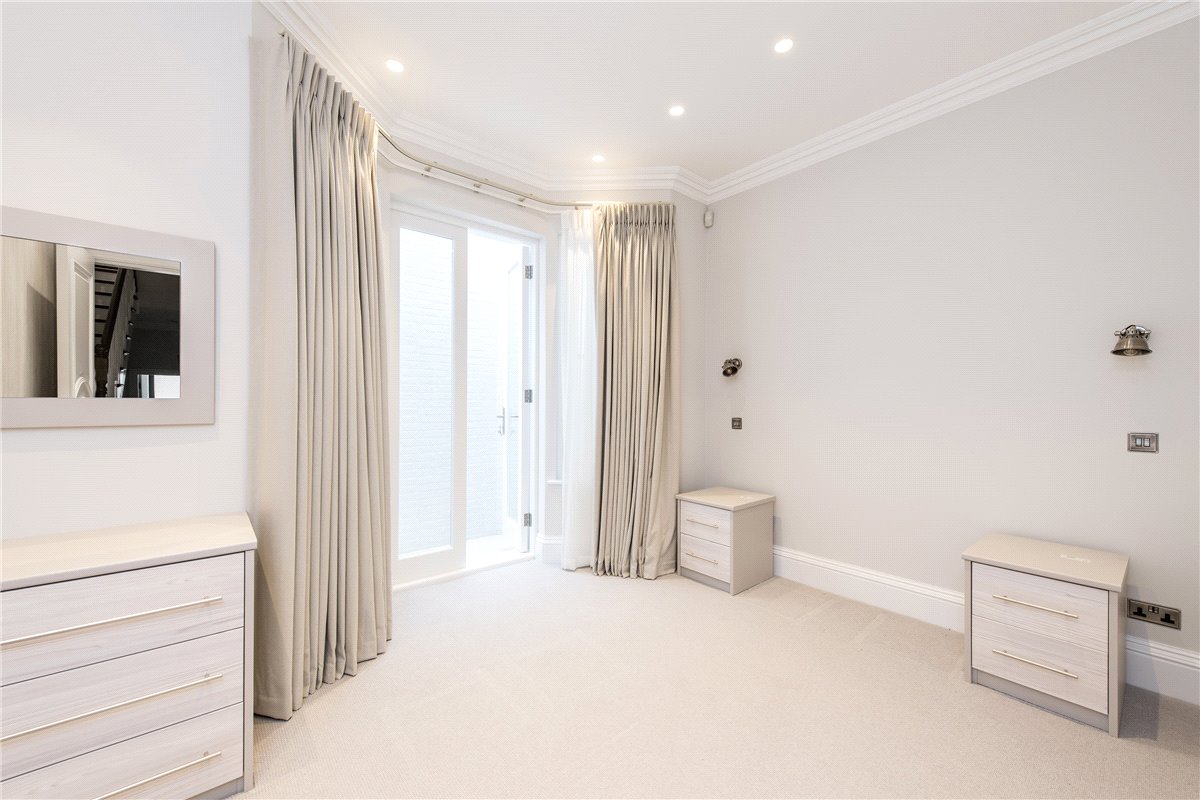 5 bedroom house, Kimbell Gardens, London SW6 - Available