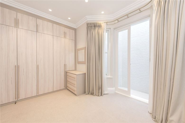 5 bedroom house, Kimbell Gardens, London SW6 - Available
