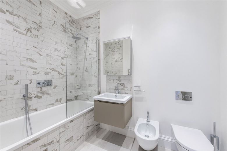 5 bedroom house, Kimbell Gardens, London SW6 - Available