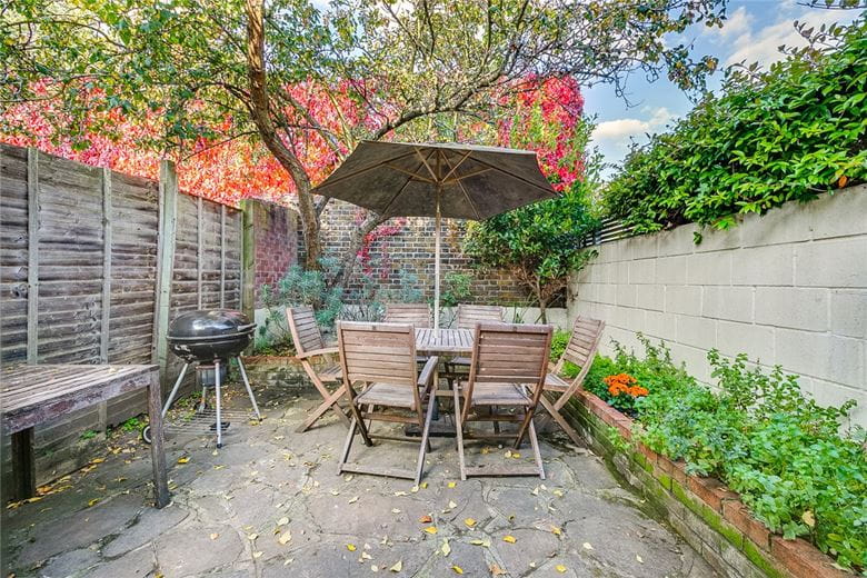 2 bedroom flat, Gilstead Road, London SW6 - Available