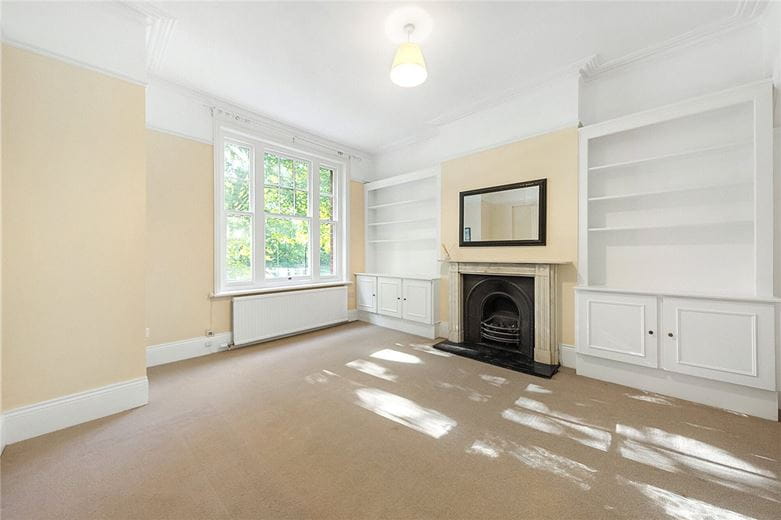 3 bedroom flat, Bishops Mansions, Bishops Park Road SW6 - Let Agreed