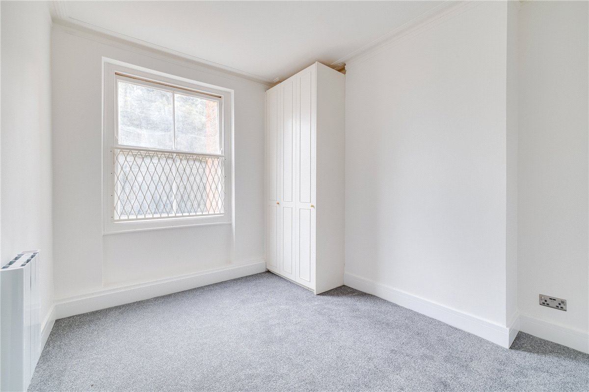 2 bedroom flat, Waldemar Avenue Mansions, Waldemar Avenue SW6 - Let Agreed