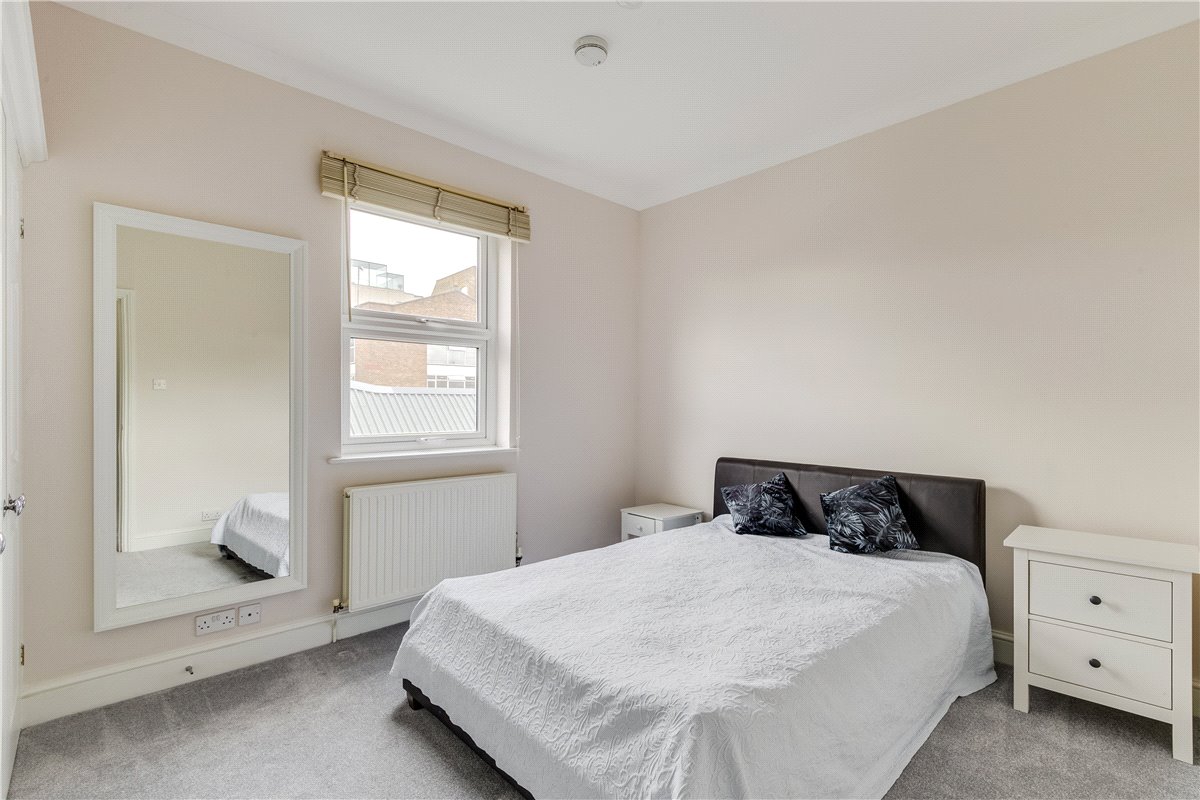 3 bedroom flat, Danehurst Street, London SW6 - Let Agreed