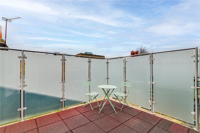 3 bedroom flat, Danehurst Street, London SW6 - Let Agreed
