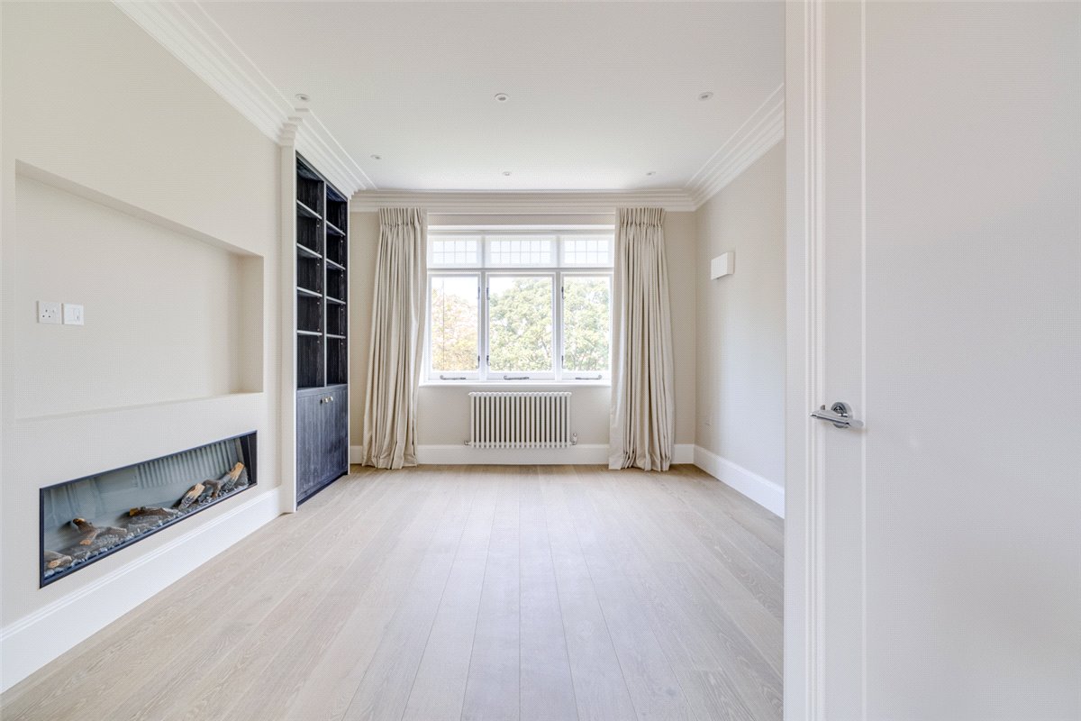 3 bedroom flat, Colehill Gardens, Fulham Palace Road SW6