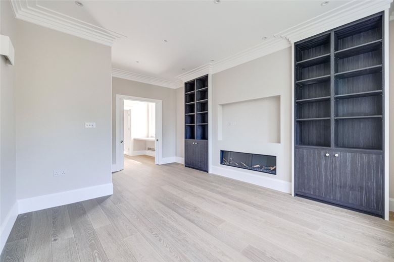 3 bedroom flat, Colehill Gardens, Fulham Palace Road SW6