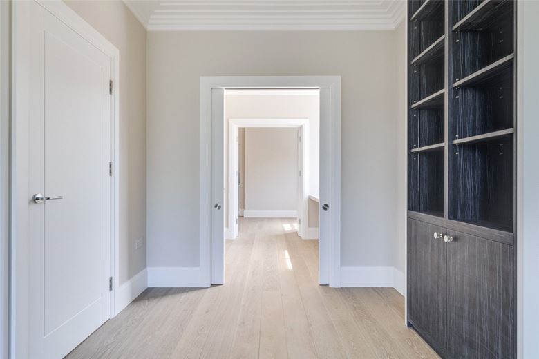 3 bedroom flat, Colehill Gardens, Fulham Palace Road SW6