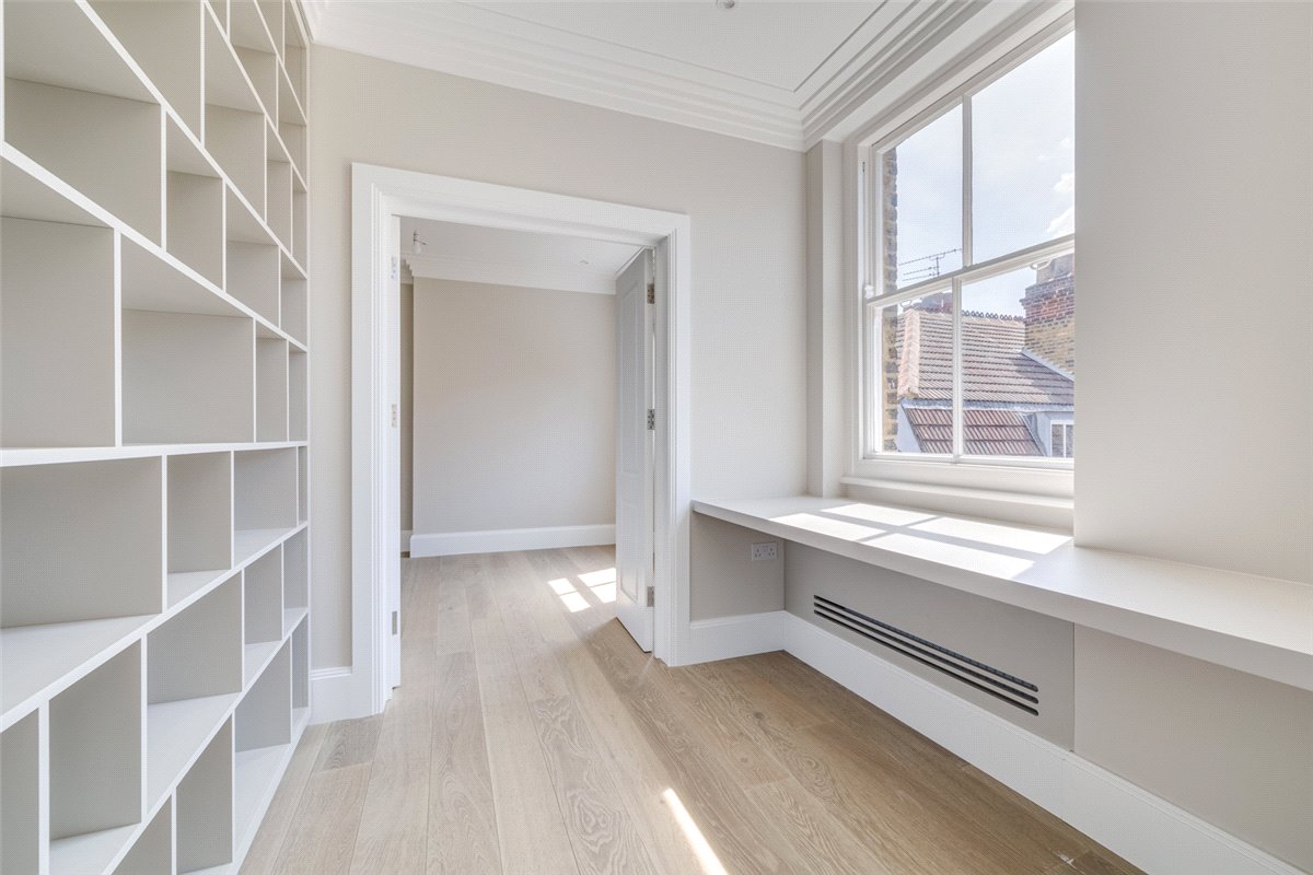 3 bedroom flat, Colehill Gardens, Fulham Palace Road SW6